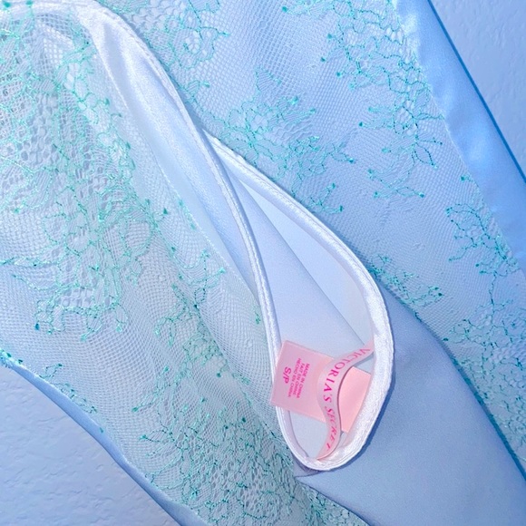 Rare VS Very Sexy Satin & Lace Slip Small Chantilly Lace Silky Soft White Mint - Picture 5 of 7